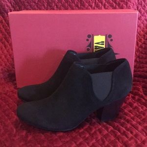 Vaneli Bootie